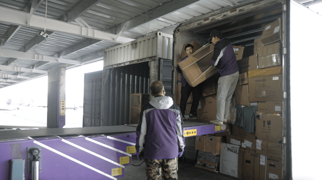 財(cái)經(jīng)聚焦丨共享電商發(fā)展紅利——“包郵區(qū)”服務(wù)升級(jí)持續(xù)“西進(jìn)”觀察