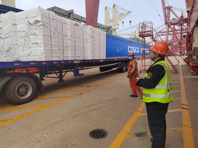 連云港外理 以高效裝卸服務(wù)，助推港口營(yíng)商環(huán)境優(yōu)化升級(jí)